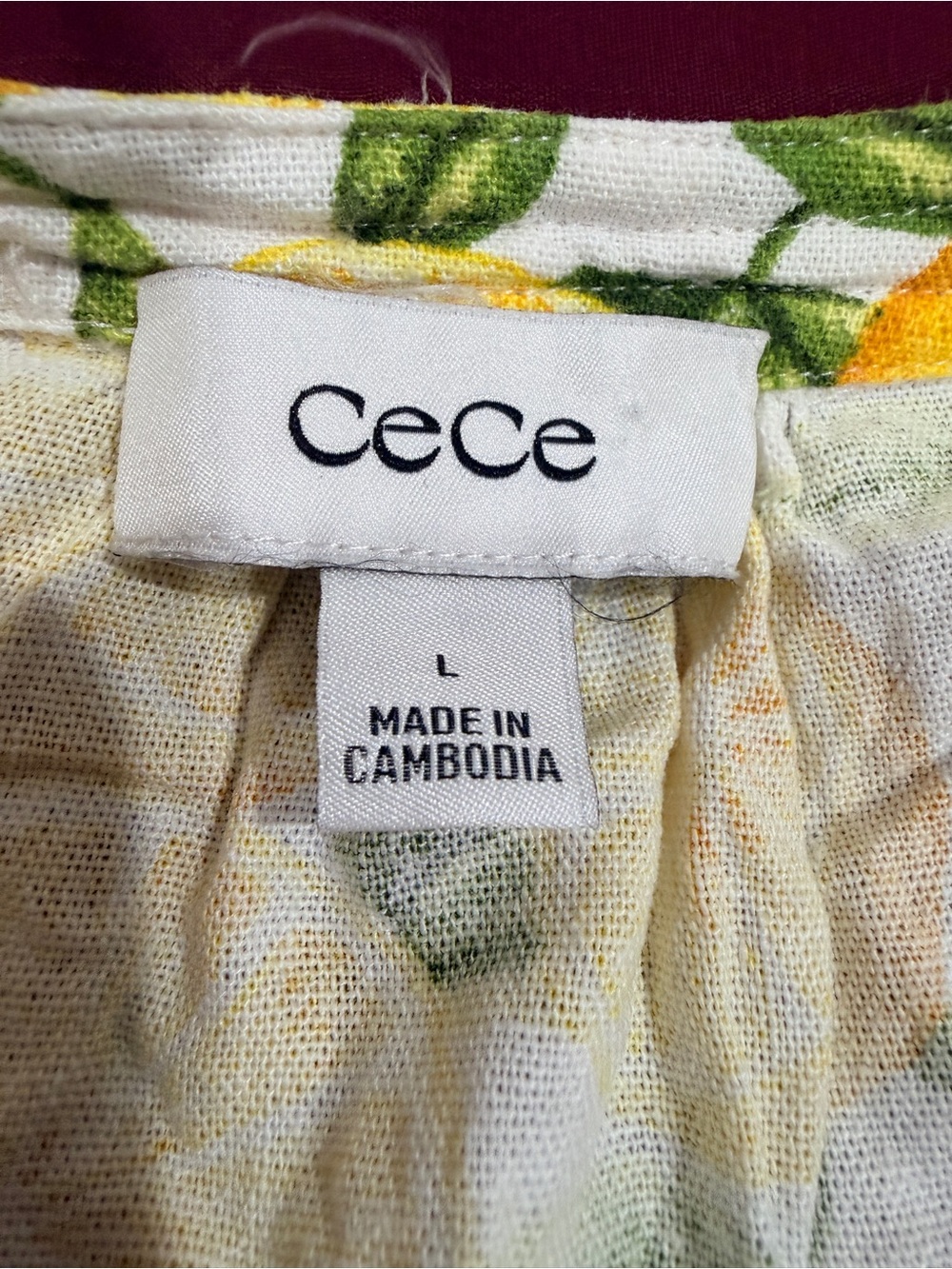 CeCe White Lemon Print V-Neck Blouse. Excellent Condition. Summer Outfit - Picture 4 of 5
